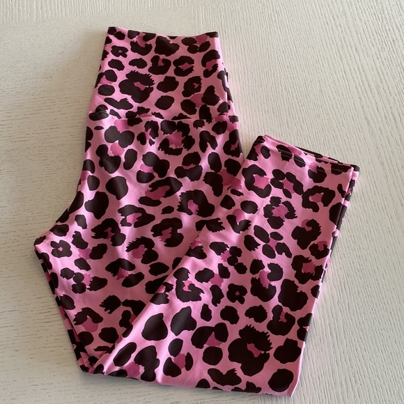 Exoticathletica Pants - Exoticathletica Capri Performance Leggings